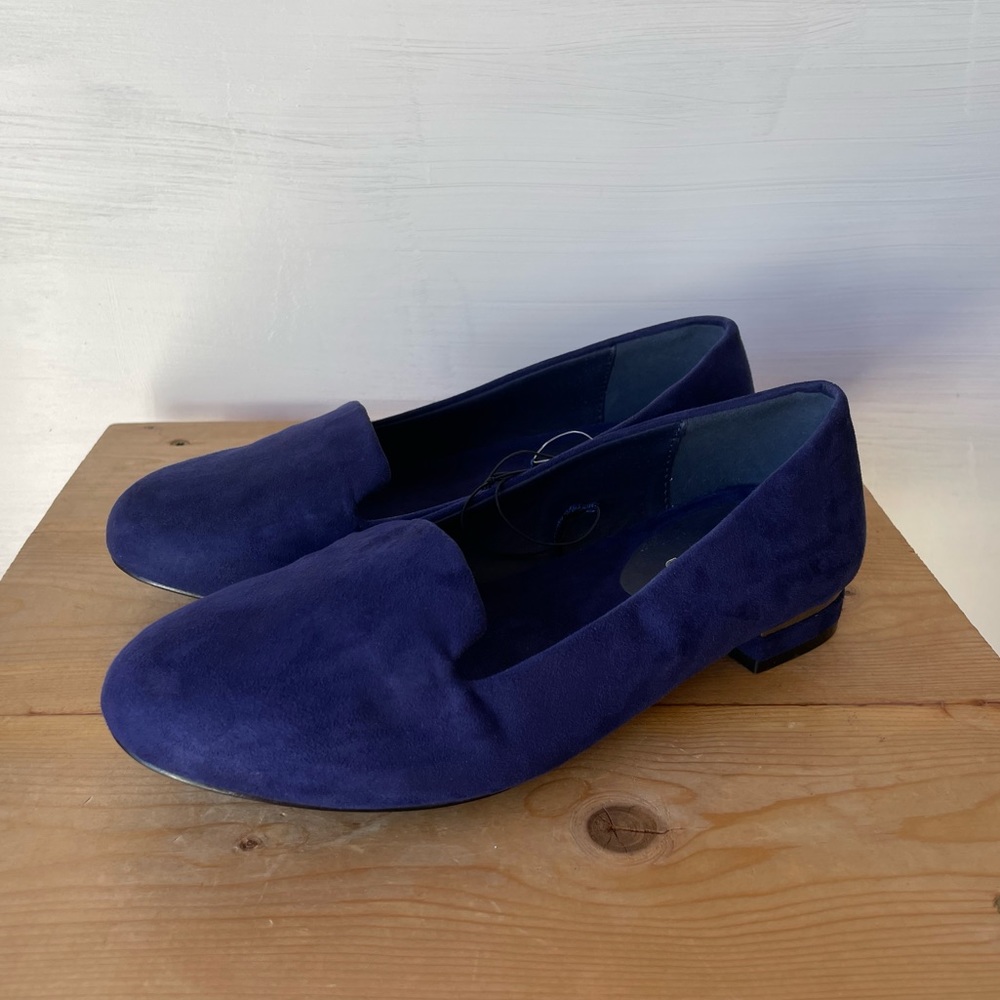 *SOLD* Torrid Faux Suede Navy Micro Heel Loafers Size: 7W - Picture 3 of 7
